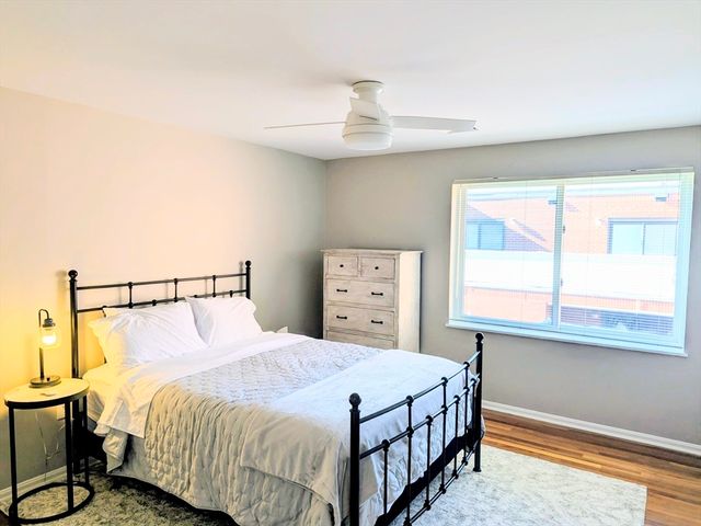 20 Central St 405, Salem, MA 01970