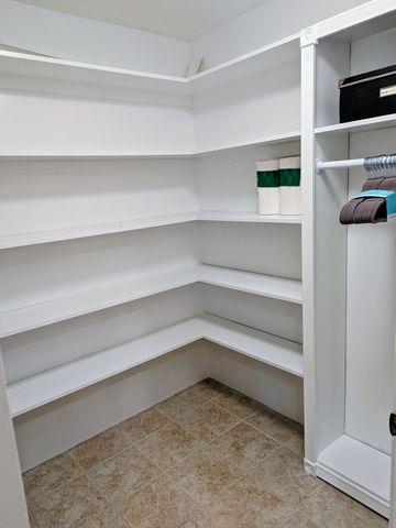 20 Central St 405, Salem, MA 01970