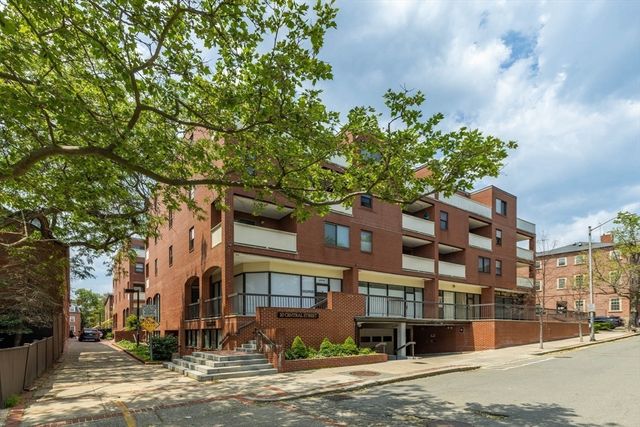 20 Central St 405, Salem, MA 01970