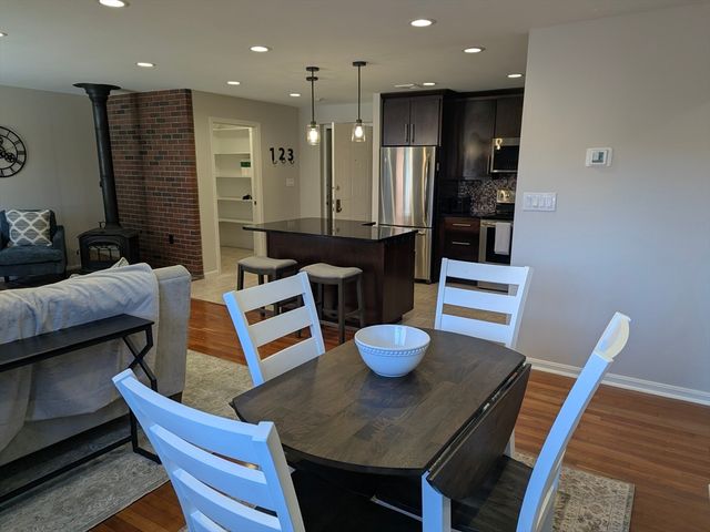 20 Central St 405, Salem, MA 01970