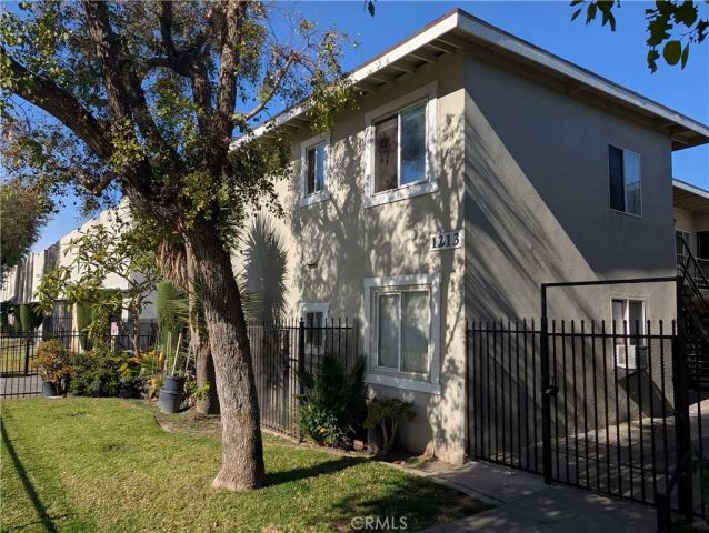 1213 W Brook, Santa Ana, CA 92703