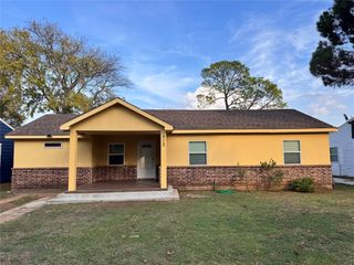 912 IOWA Street, Irving, TX 75060