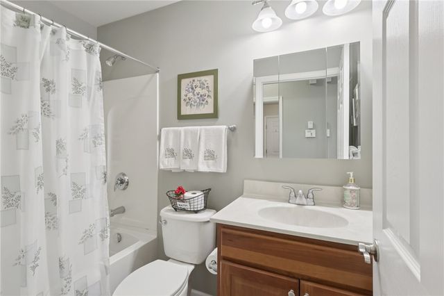 122 Liberty Ln, Freedom, PA 15042