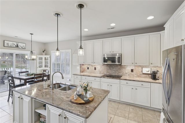 122 Liberty Ln, Freedom, PA 15042