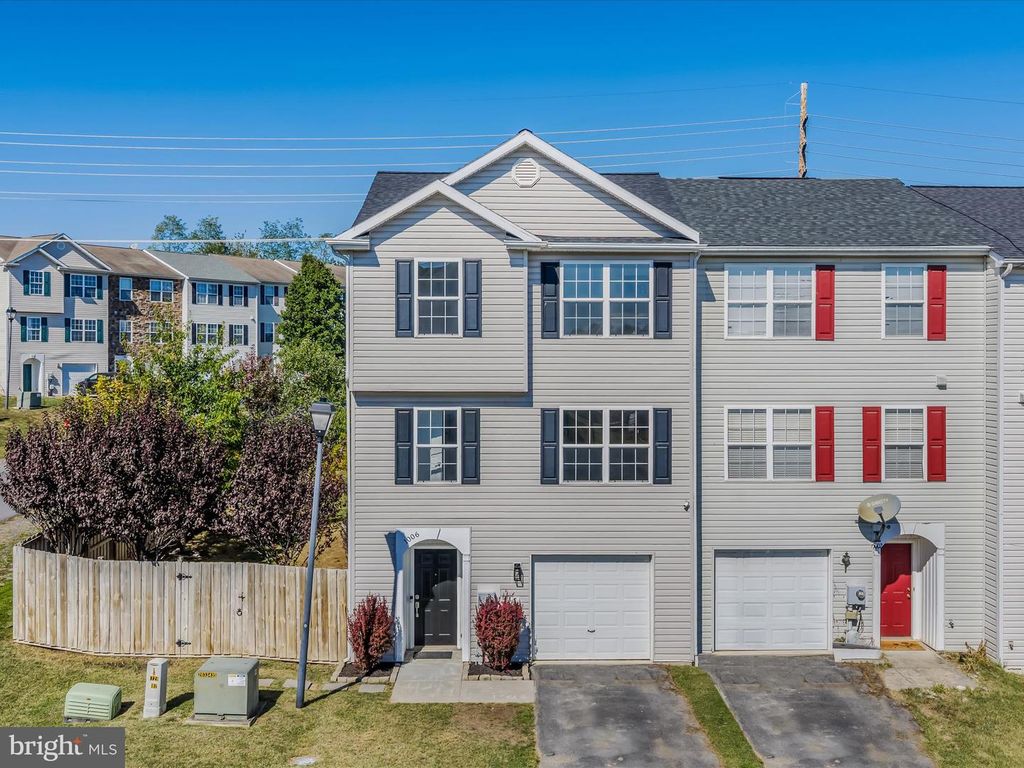 1006 AZTEC DR, Martinsburg, WV 25405