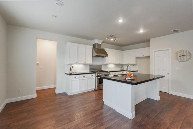 1232 Paseo Belleza, Turlock, CA 95382