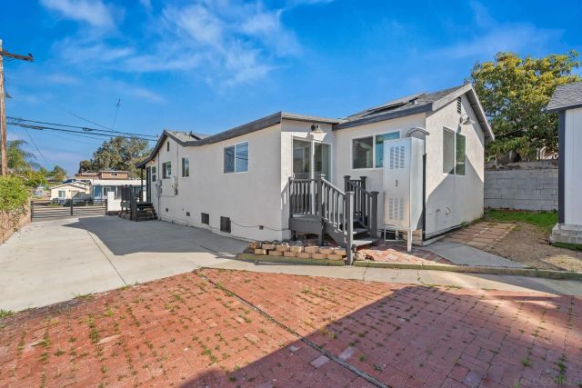 2718 Ridgeway Dr, National City, CA 91950