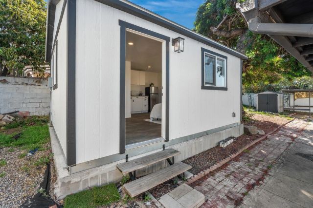 2718 Ridgeway Dr, National City, CA 91950