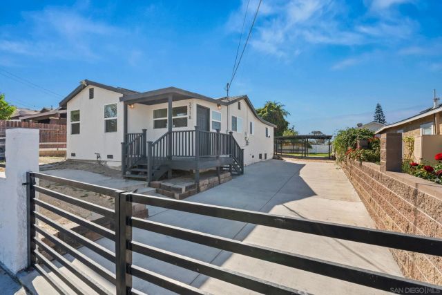 2718 Ridgeway Dr, National City, CA 91950