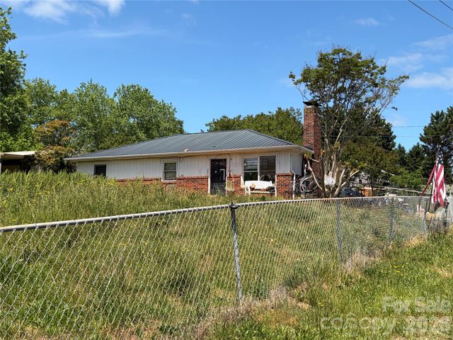 111 Akers Landing, Ellenboro, NC 28040
