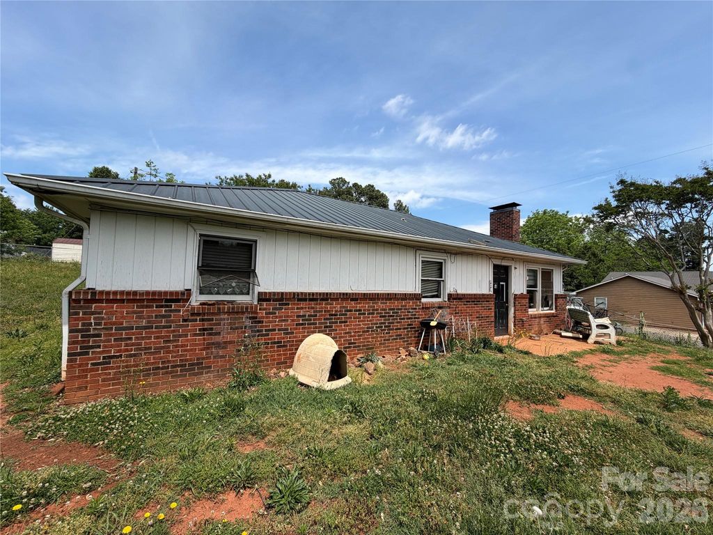 111 Akers Landing, Ellenboro, NC 28040