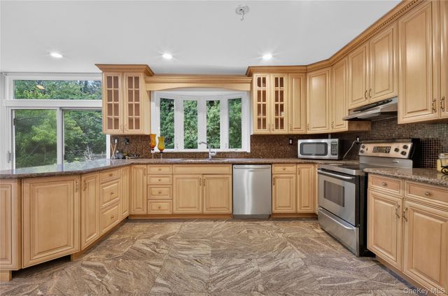 71-57 Douglaston Parkway, Little Neck, NY 11362