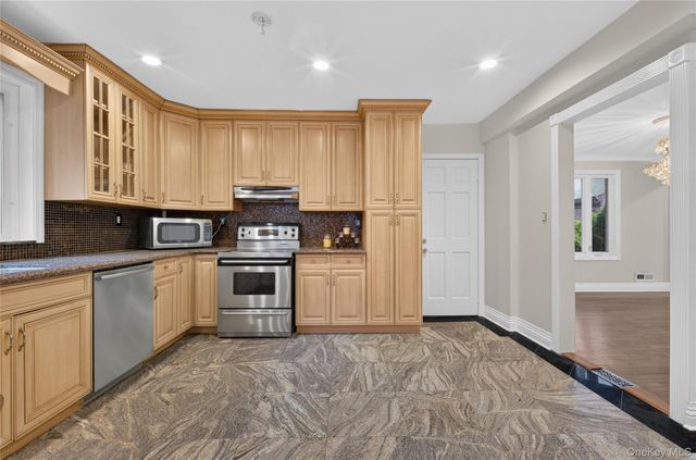 71-57 Douglaston Parkway, Little Neck, NY 11362