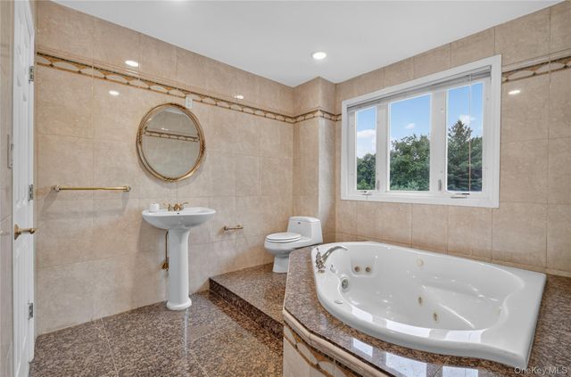 71-57 Douglaston Parkway, Little Neck, NY 11362