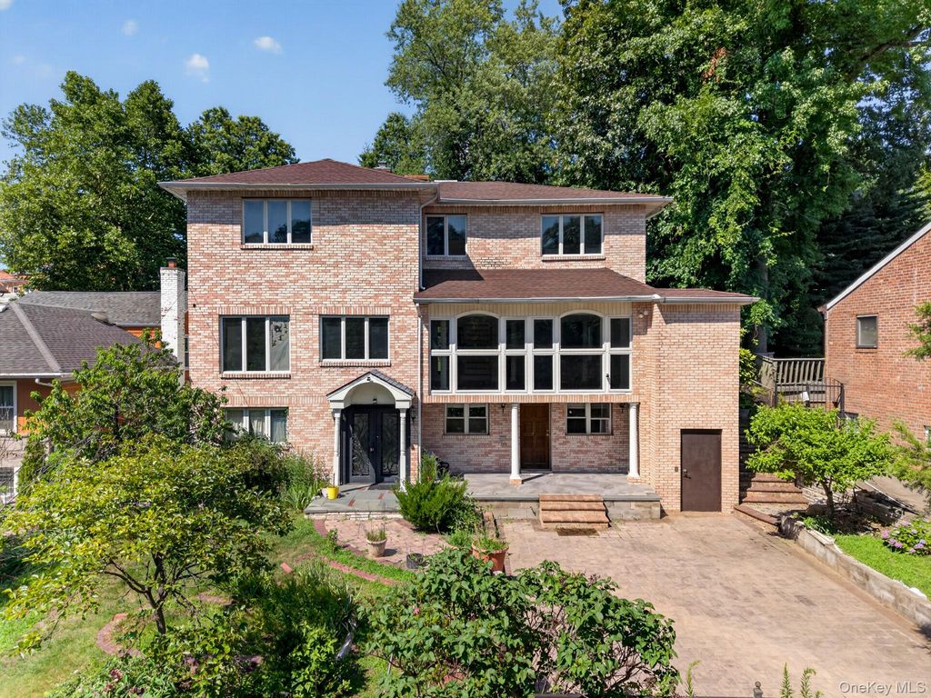 71-57 Douglaston Parkway, Little Neck, NY 11362