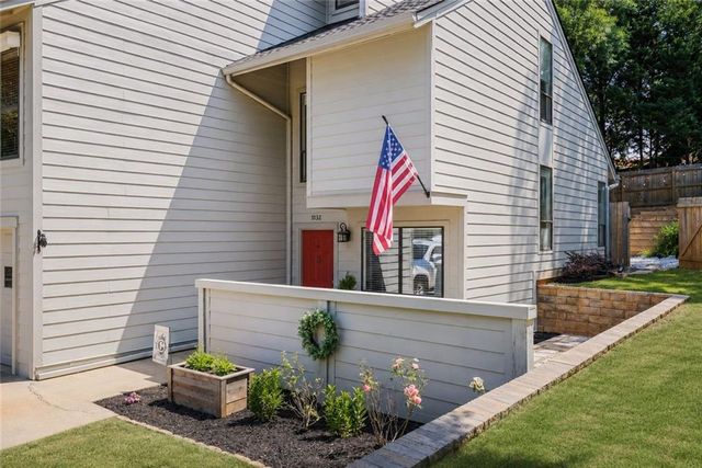 1032 Creatwood Circle, Smyrna, GA 30080