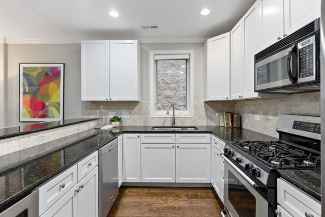 3534 N Fremont Street 3, Chicago, IL 60657