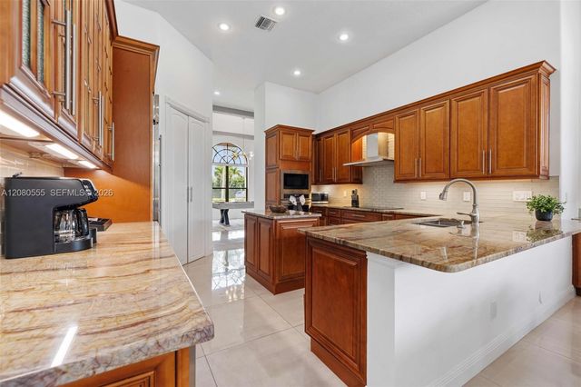 11613 NW 5th Street, Plantation, FL 33325