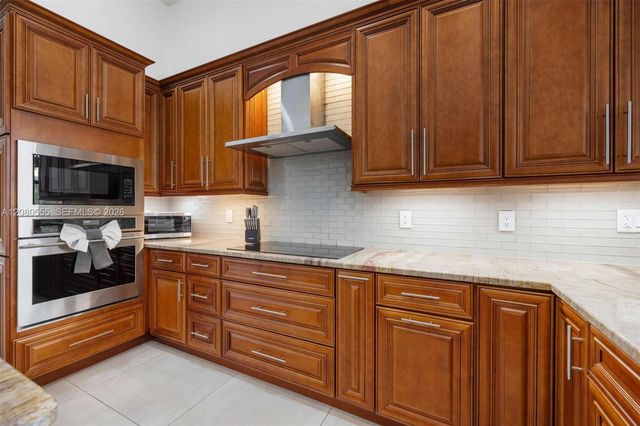 11613 NW 5th Street, Plantation, FL 33325
