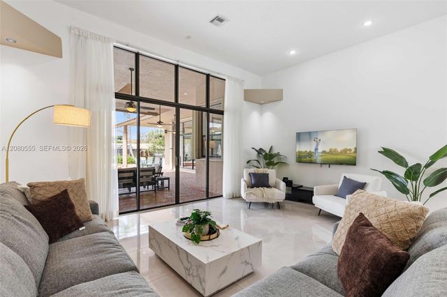 11613 NW 5th Street, Plantation, FL 33325