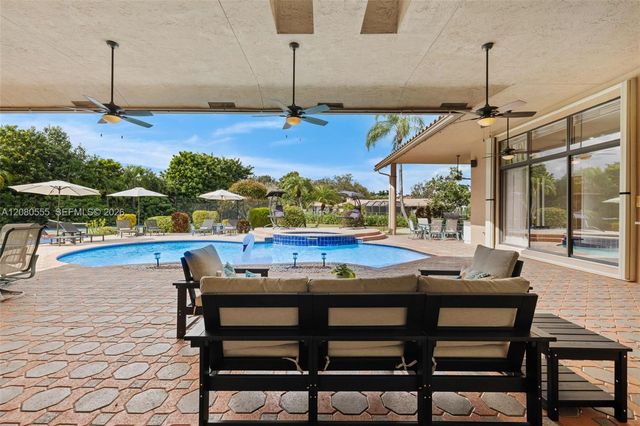 11613 NW 5th Street, Plantation, FL 33325