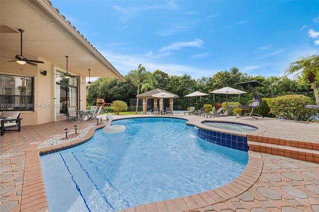 11613 NW 5th Street, Plantation, FL 33325