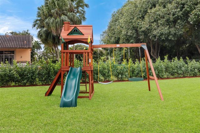 11613 NW 5th Street, Plantation, FL 33325