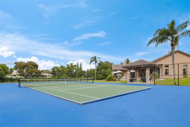 11613 NW 5th Street, Plantation, FL 33325