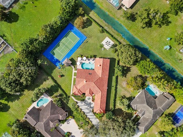 11613 NW 5th Street, Plantation, FL 33325