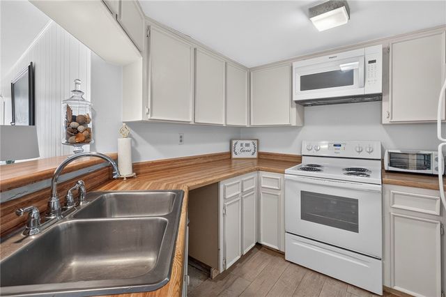 15002 WINDWARD Dr 202, Corpus Christi, TX 78418