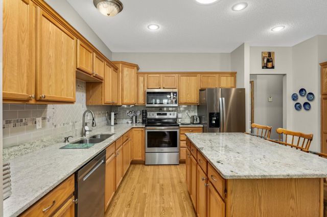 2644 Boulder Way, Burnsville, MN 55337