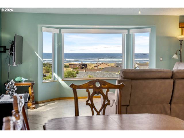 2105 Nw PARKER Ave, Waldport, OR 97394