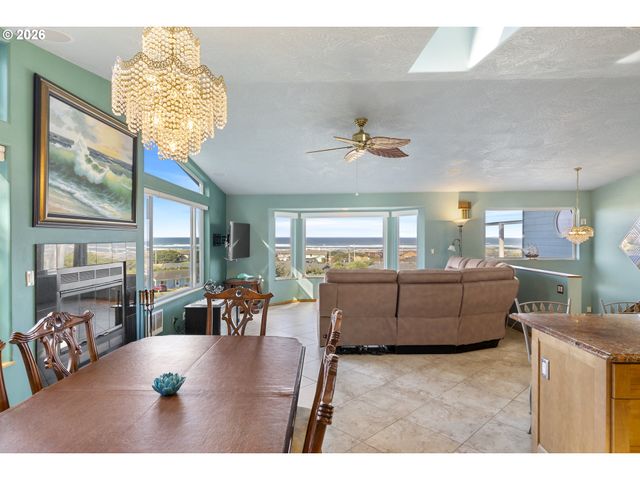 2105 Nw PARKER Ave, Waldport, OR 97394