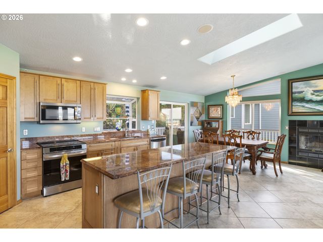 2105 Nw PARKER Ave, Waldport, OR 97394