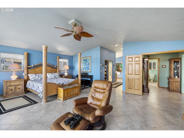 2105 Nw PARKER Ave, Waldport, OR 97394