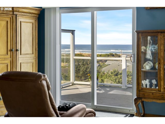 2105 Nw PARKER Ave, Waldport, OR 97394