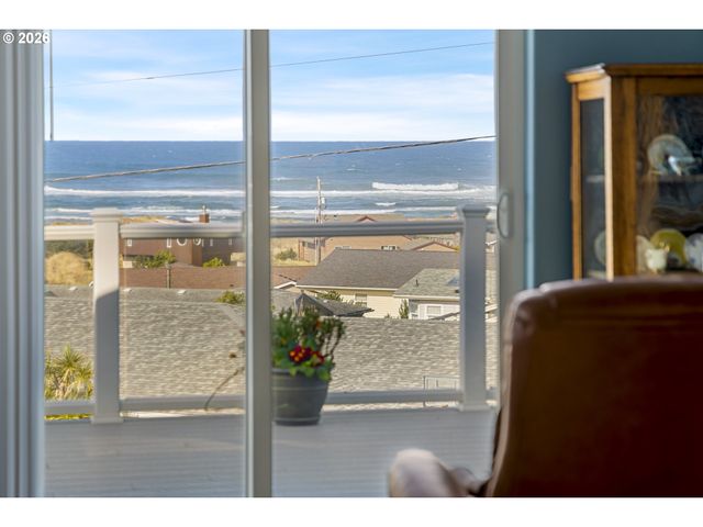 2105 Nw PARKER Ave, Waldport, OR 97394