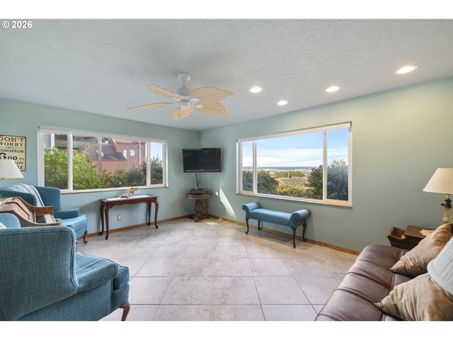 2105 Nw PARKER Ave, Waldport, OR 97394