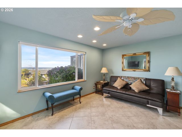 2105 Nw PARKER Ave, Waldport, OR 97394