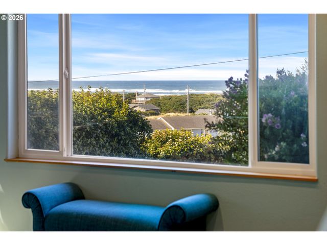 2105 Nw PARKER Ave, Waldport, OR 97394