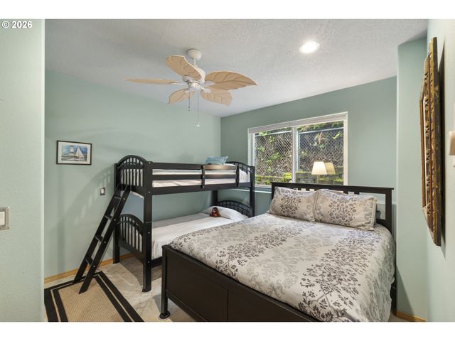 2105 Nw PARKER Ave, Waldport, OR 97394