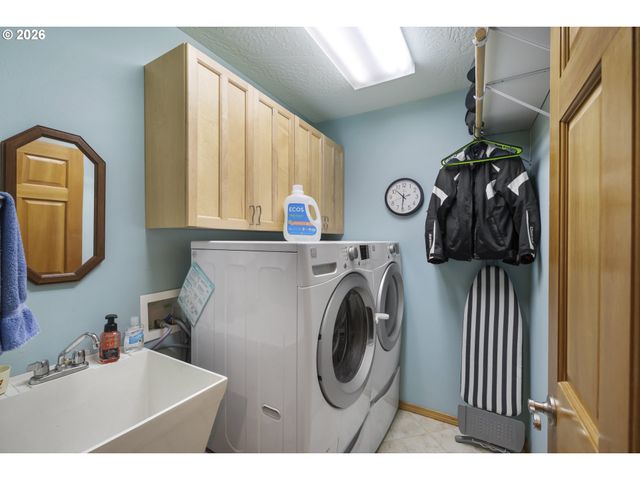 2105 Nw PARKER Ave, Waldport, OR 97394