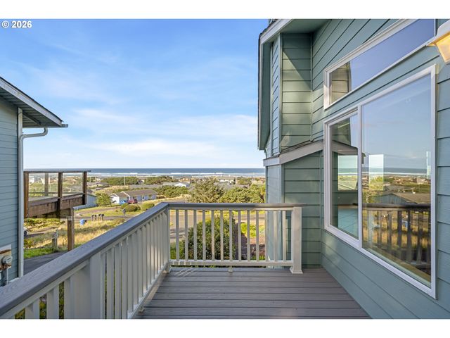 2105 Nw PARKER Ave, Waldport, OR 97394