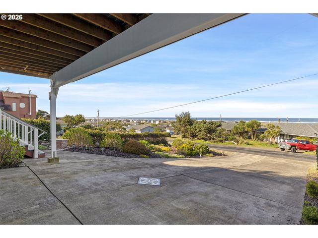 2105 Nw PARKER Ave, Waldport, OR 97394