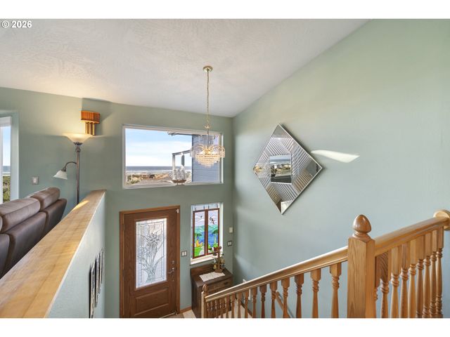 2105 Nw PARKER Ave, Waldport, OR 97394