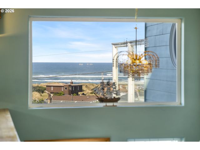 2105 Nw PARKER Ave, Waldport, OR 97394