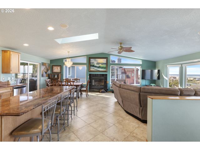 2105 Nw PARKER Ave, Waldport, OR 97394