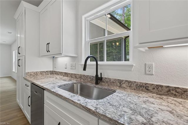 6469 Quaker DR, Suffolk, VA 23437