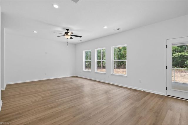 6469 Quaker DR, Suffolk, VA 23437