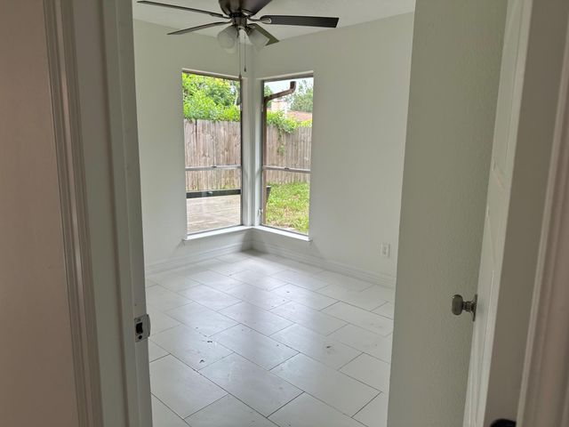 138 Coffee Lane, Lake Jackson, TX 77566